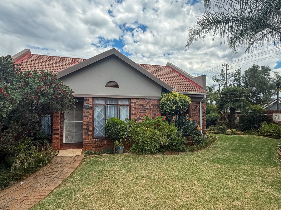 3 Bedroom Property for Sale in Flamwood North West